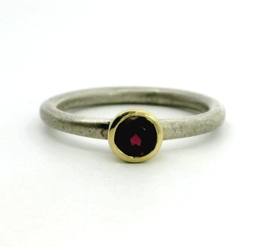 Vintage Gold Silver Ring Garnet Gemstone 18ct Yellow Gold Setting Size N 2.8g