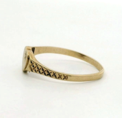 9ct Gold Signet Ring Heart Shaped Size M Hallmarked Engraved Starburst Motif