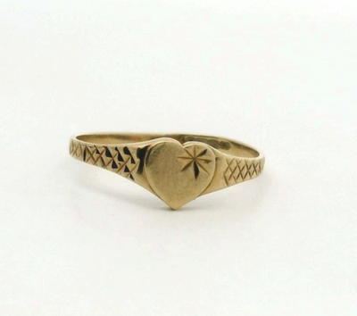 9ct Gold Signet Ring Heart Shaped Size M Hallmarked Engraved Starburst Motif