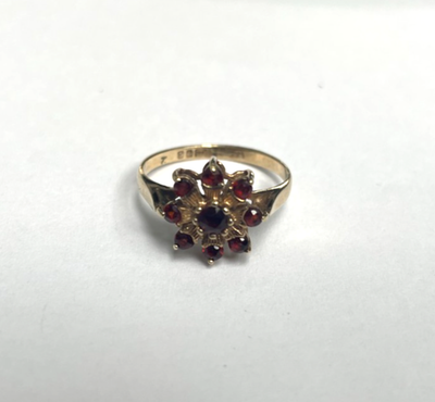 9ct Gold Ring Garnet Flower Cluster Hallmark Size J 1.8g