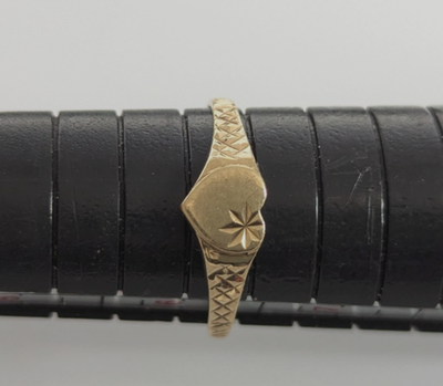 9ct Gold Signet Ring Heart Shaped Size M Hallmarked Engraved Starburst Motif