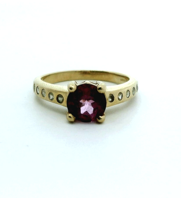 9ct Gold Solitaire Ring Garnet Diamond Stones Size O UK Hallmarked 3.6g