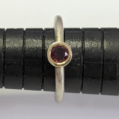 Vintage Gold Silver Ring Garnet Gemstone 18ct Yellow Gold Setting Size N 2.8g