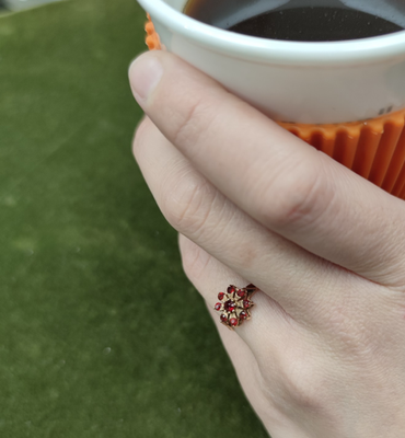 9ct Gold Ring Garnet Flower Cluster Hallmark Size J 1.8g