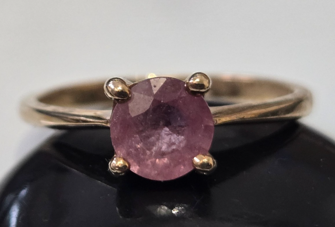 9ct Gold Ring Quartz Solitaire Hallmarked Size N 1.9g