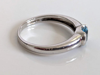 9ct White Gold Blue Topaz Ring Solitaire Hallmarked Size N