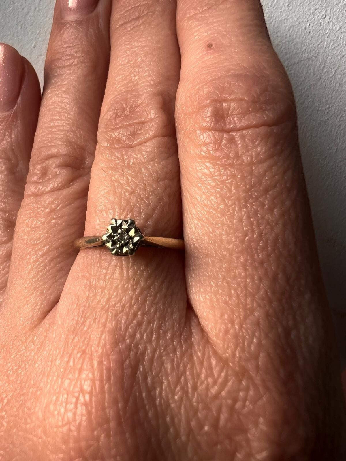 9ct Gold Ring Diamond Single White Gold Hallmark Size O