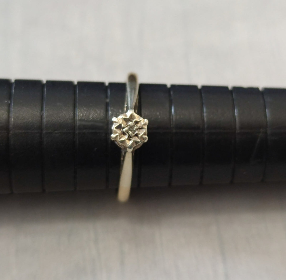 9ct Gold Ring Diamond Single White Gold Hallmark Size O
