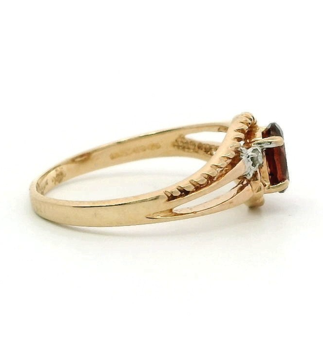 9ct Yellow Gold Red Garnet Diamond Trilogy Ring Birmingham Hallmarked Size M 1/2