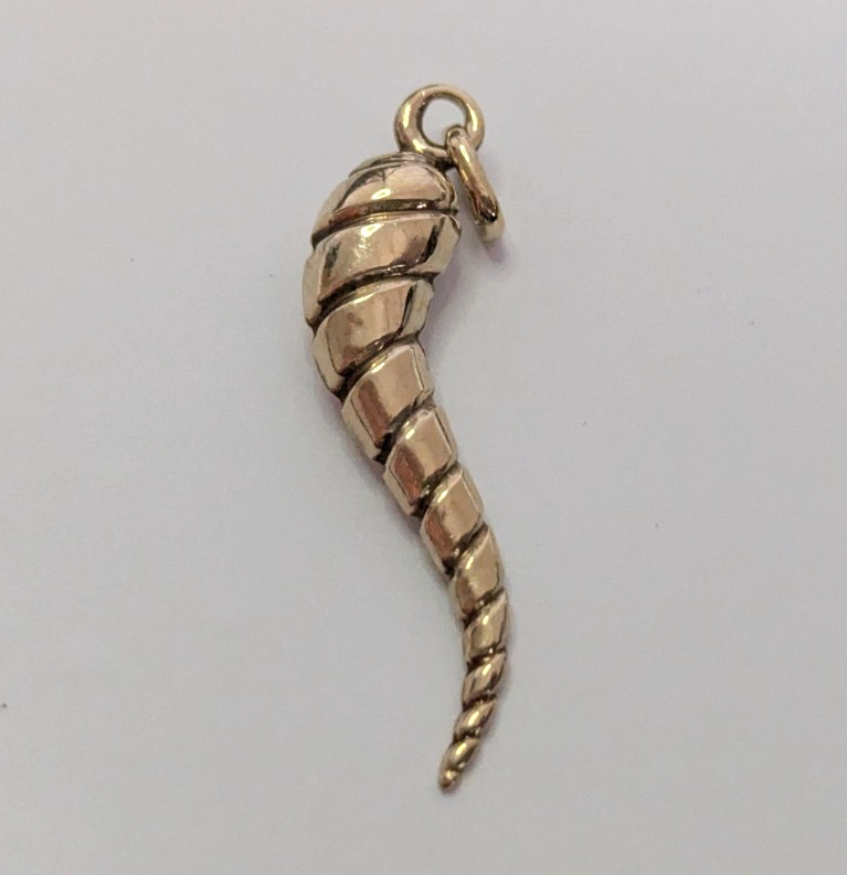 9ct Yellow Gold Horn Pendant Charm 375 Stamped Size 28mm x 7mm 0.5g
