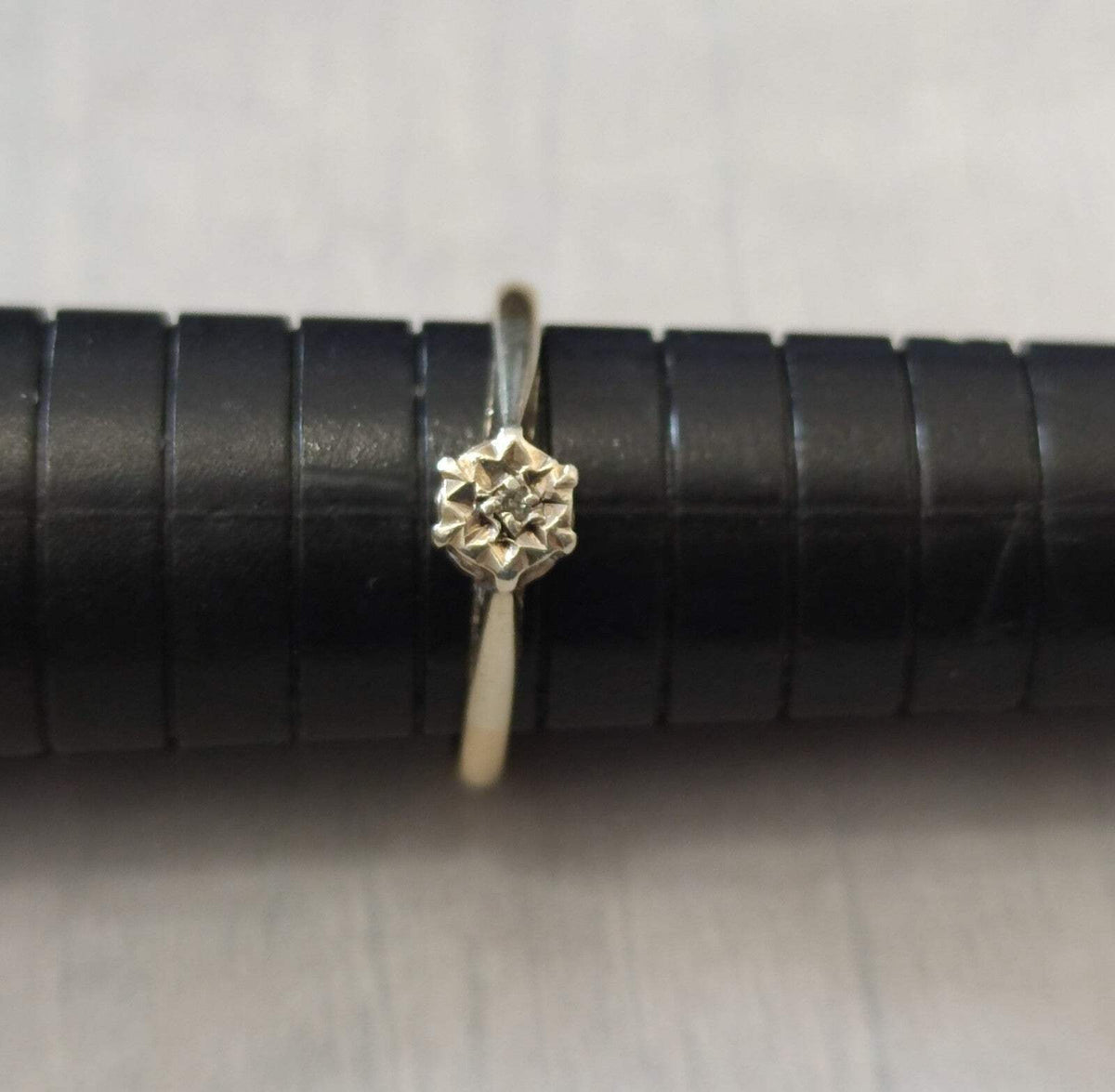 9ct Gold Ring Diamond Single White Gold Hallmark Size O