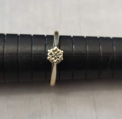 9ct Gold Ring Diamond Single White Gold Hallmark Size O