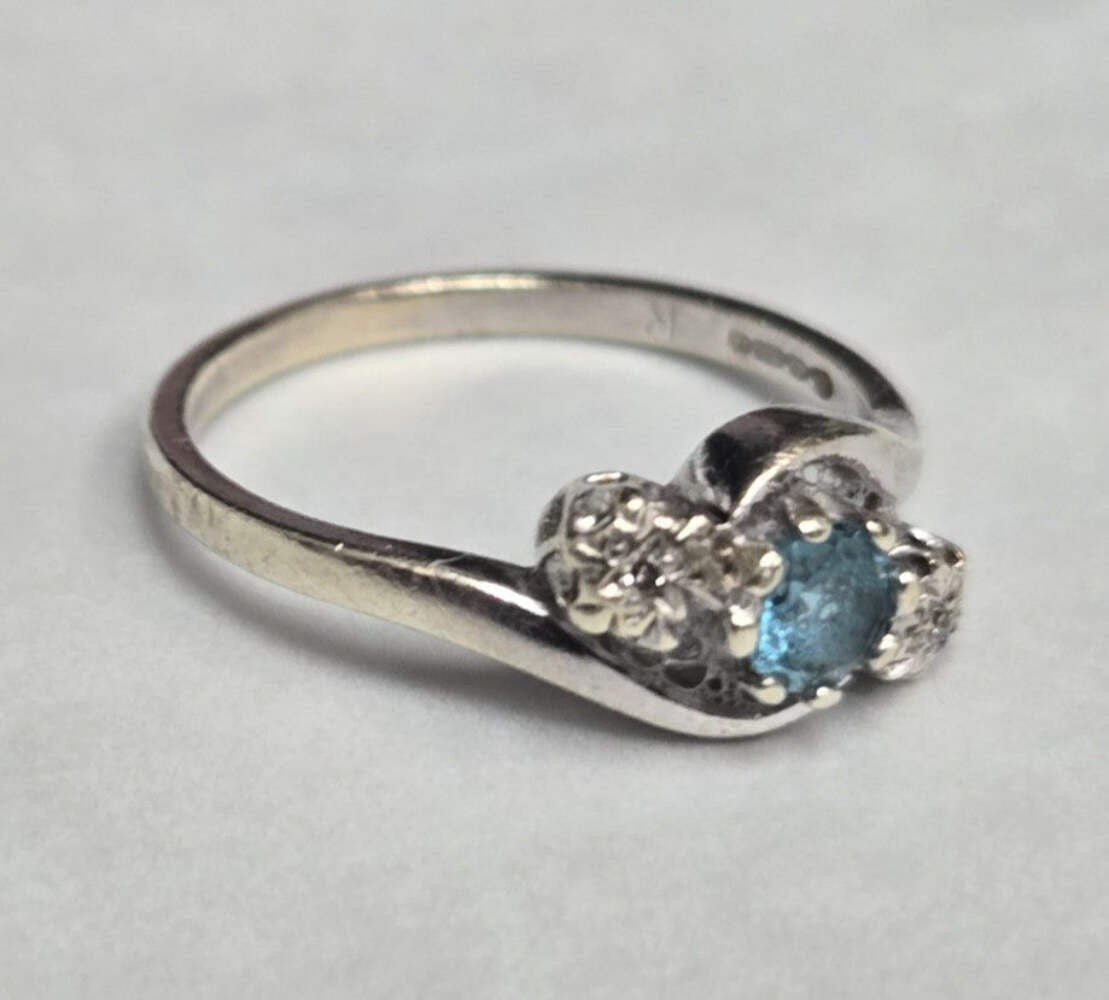 9ct White Gold Ring Aquamarine and Diamond Stones Authentic Hallmark Ring Size L