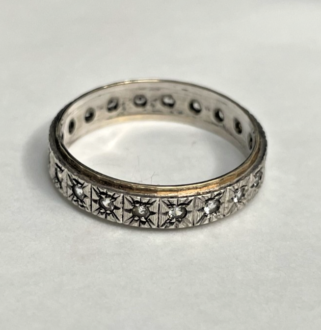 9ct Gold Ring Eternity Quartz Silver and Gold Size N 2.9g