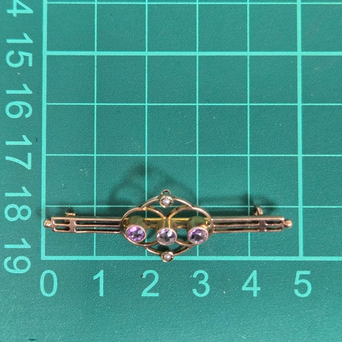 9ct Yellow Gold Victorian Brooch Amethyst and Pearl Stones Hallmarked