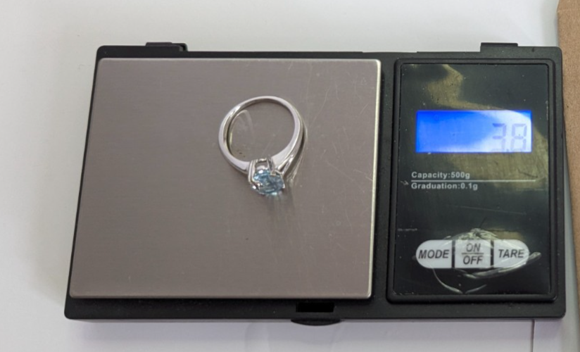 9ct White Gold Ring Oval Blue Topaz Solitaire Size Q 1/2 3.8g Hallmarked