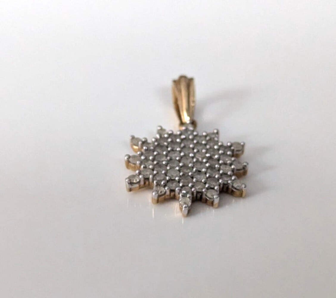 Vintage 9ct Gold Diamond Snowflake Starburst Cluster Pendant Gold Setting 1.6g