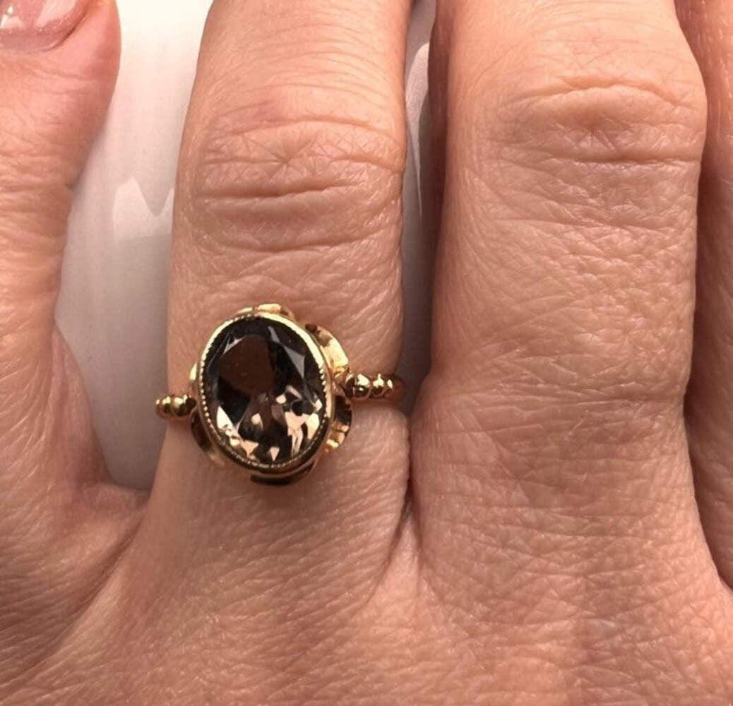 9ct Gold Ring Quartz Oval Cut Hallmark Size K 1/2