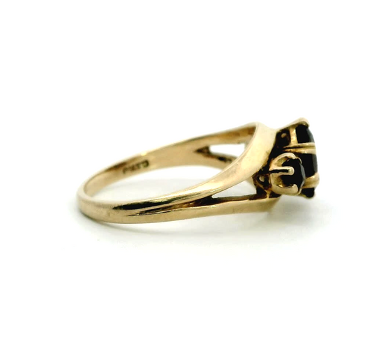 9ct Yellow Gold Ring Garnet Gemstones Size L 1/2 UK Hallmarked 2.6g