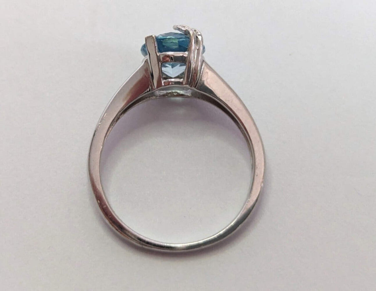 9ct White Gold Ring Oval Blue Topaz Solitaire Size Q 1/2 3.8g Hallmarked