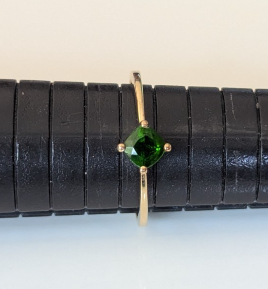 9ct Gold Green Diopside Ring Size R 1/2 Hallmarked 375 Square Solitaire
