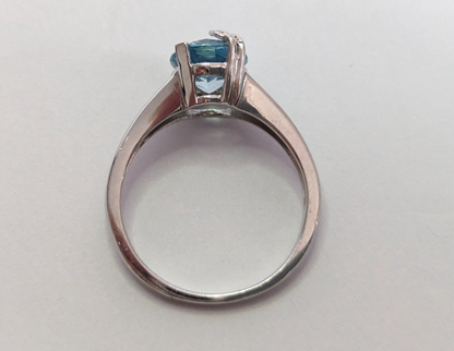 9ct White Gold Ring Oval Blue Topaz Solitaire Size Q 1/2 3.8g Hallmarked