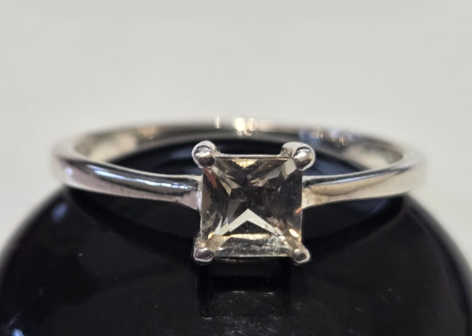 Silver Ring Yellow Sunstone Stone Ring 925 Solitaire Size R Certification 1.9g