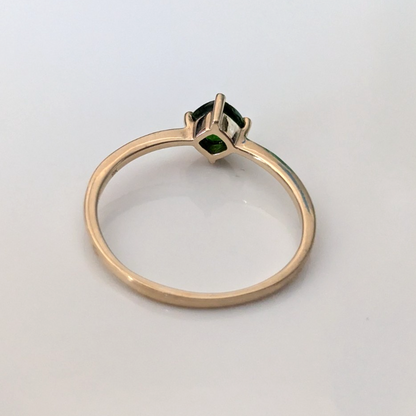 9ct Gold Green Diopside Ring Size R 1/2 Hallmarked 375 Square Solitaire