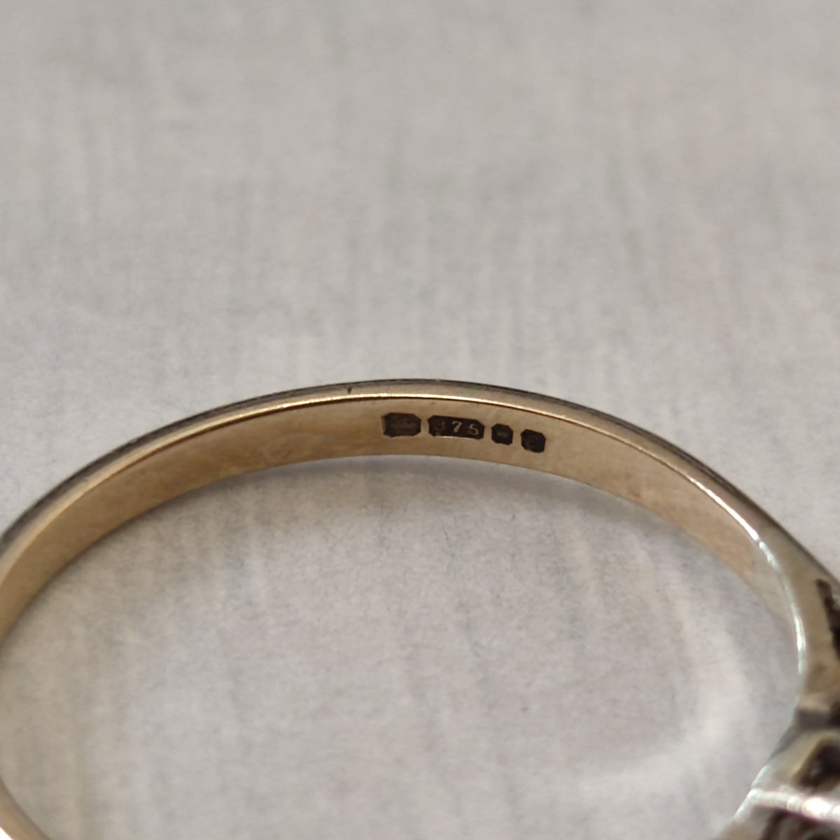 9ct Gold Ring Diamond Single White Gold Hallmark Size O