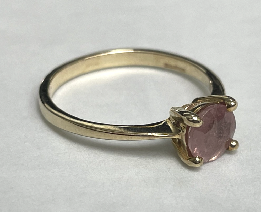 9ct Gold Ring Quartz Solitaire Hallmarked Size N 1.9g