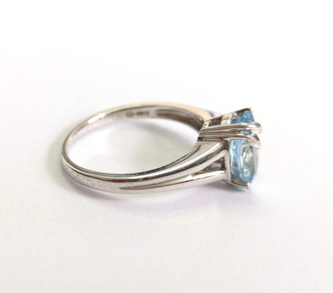 9ct White Gold Ring Oval Blue Topaz Solitaire Size Q 1/2 3.8g Hallmarked