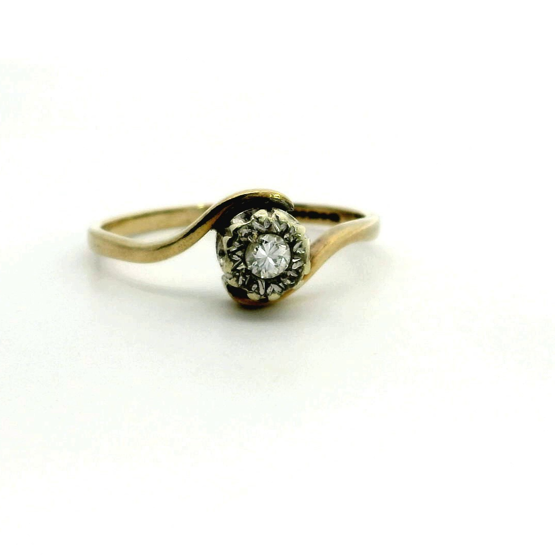 Vintage 9ct Gold Ring Diamond 0.10ct Gemstone Hallmark Size R illusion Crossover