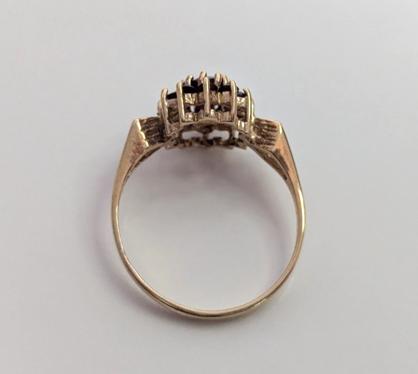 9ct Gold Ring Garnet 13x Red Hallmark Size Q 2.4g