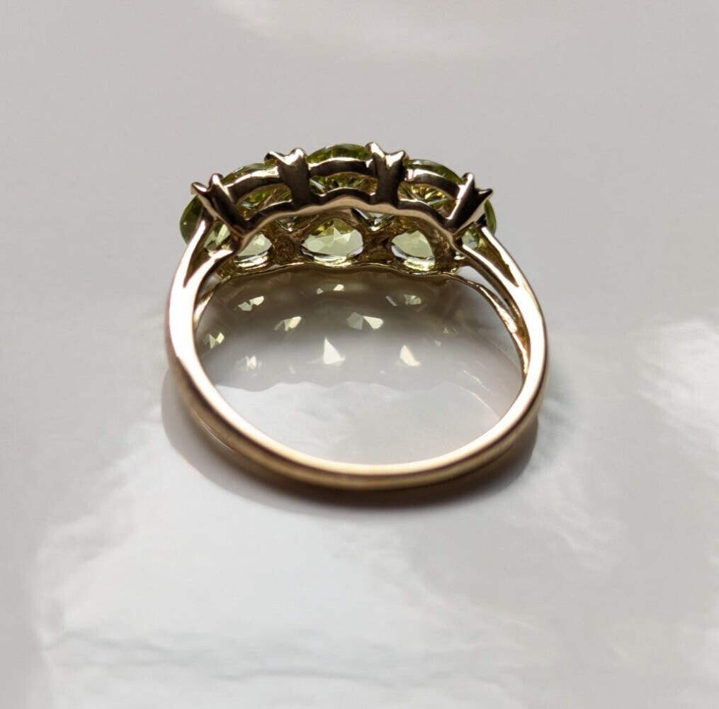 9ct Gold Green Peridot Ring Size Q Hallmarked 375 August Cluster 2.6g
