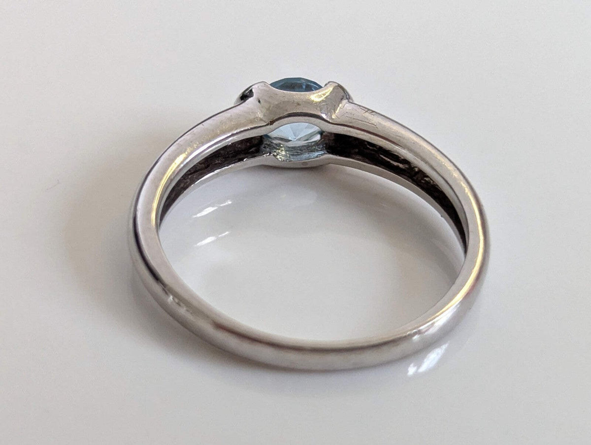 9ct White Gold Blue Topaz Ring Solitaire Hallmarked Size N