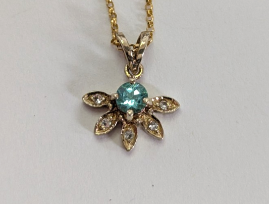 9ct Yellow Gold Necklace Flower Pendant Topaz Diamond Stones 14mm x 16mm 1.3g