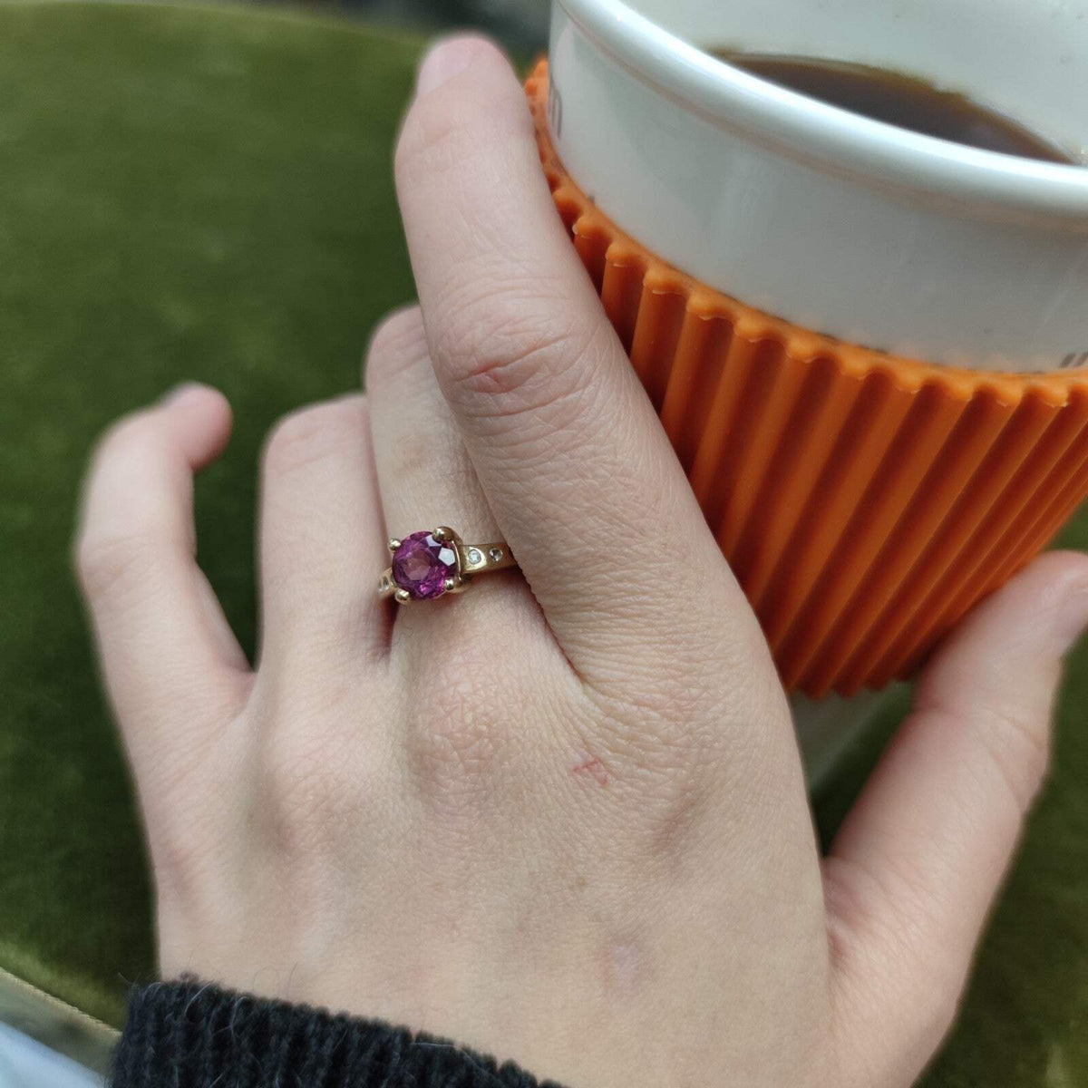 9ct Gold Solitaire Ring Garnet Diamond Stones Size O UK Hallmarked 3.6g