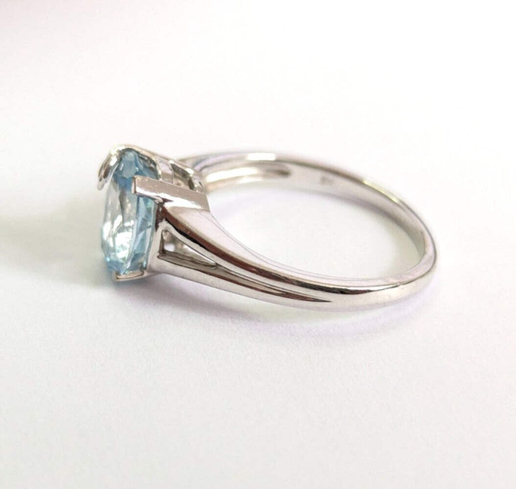 9ct White Gold Ring Oval Blue Topaz Solitaire Size Q 1/2 3.8g Hallmarked
