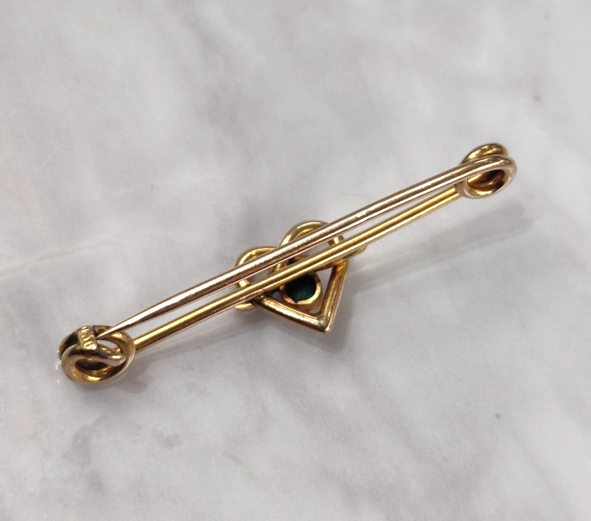 9ct Yellow Gold Heart Brooch Turquoise Stone Hallmarked Size 43mm x 10mm