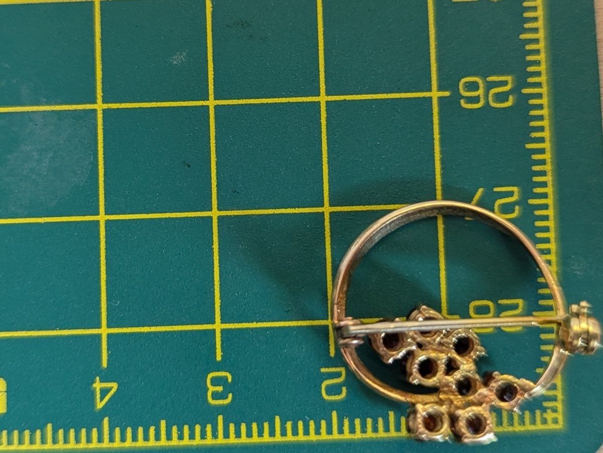9ct Gold Garnet Wreath Brooch Pin Cluster Red Stone Circle Open Work