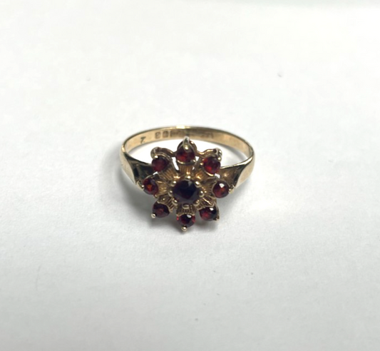 9ct Gold Ring Garnet Flower Cluster Hallmark Size J 1.8g