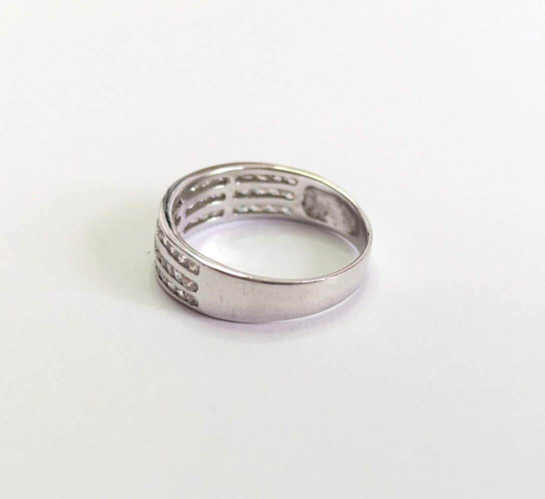 9ct White Gold Cubic Zirconia Wide Hallmarked Ring Size O 2.6g