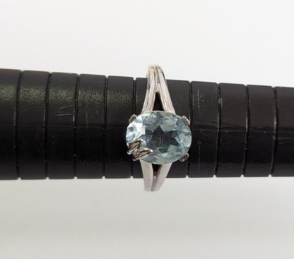 9ct White Gold Ring Oval Blue Topaz Solitaire Size Q 1/2 3.8g Hallmarked