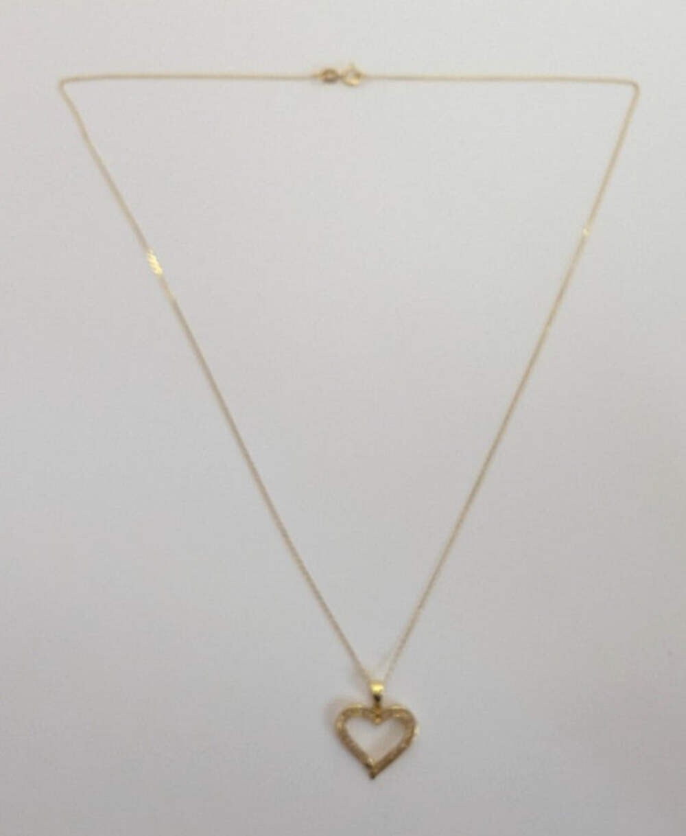 18ct Yellow Gold Necklace Diamond Stones Heart Pendant 50cm Long Hallmarked 2.3g