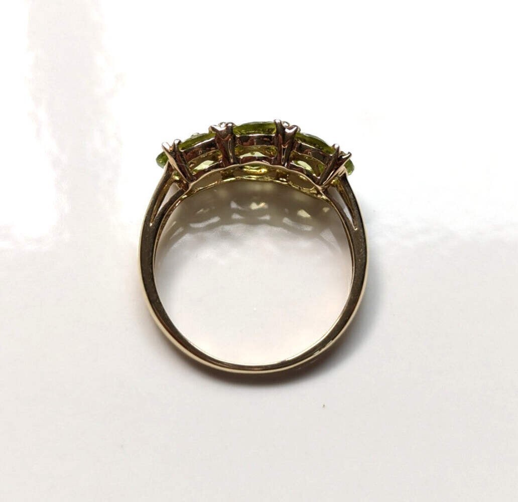 9ct Gold Green Peridot Ring Size Q Hallmarked 375 August Cluster 2.6g
