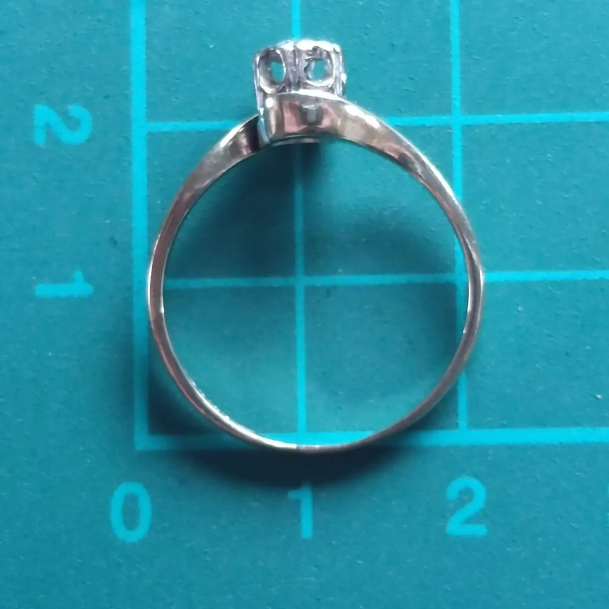 Vintage 9ct Gold Ring Diamond 0.10ct Gemstone Hallmark Size R illusion Crossover