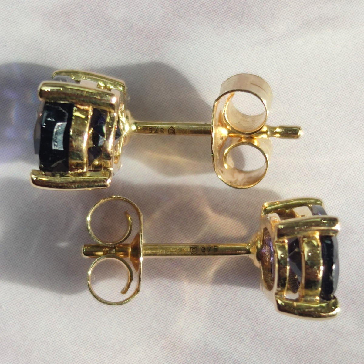 Gemporia 9ct Yellow Gold Blue Iolite Stud Earrings Oval Solitaire Genuine 375