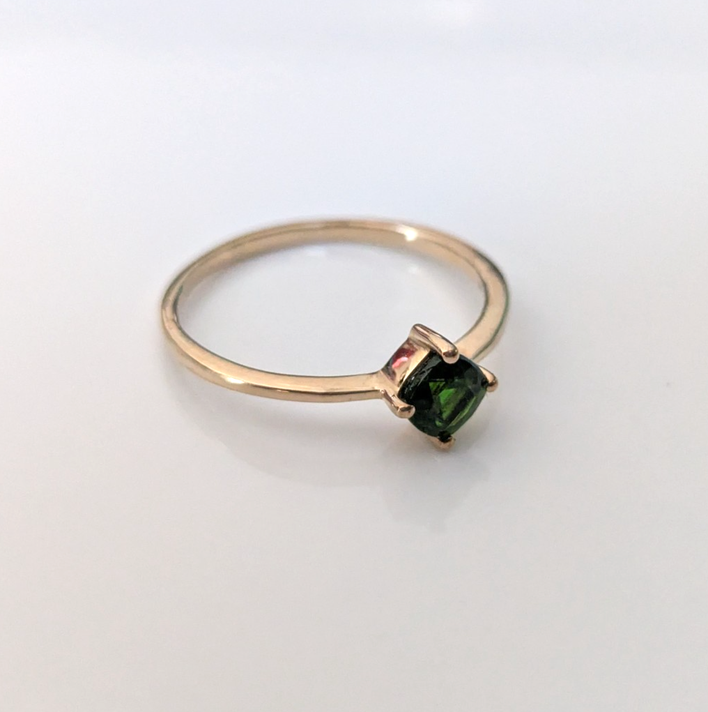 9ct Gold Green Diopside Ring Size R 1/2 Hallmarked 375 Square Solitaire