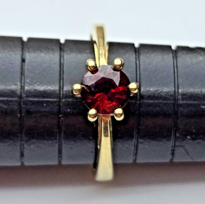 9ct Gold Ring Garnet Stone Solitaire UK Hallmark Size N 2.8g January Birthstone