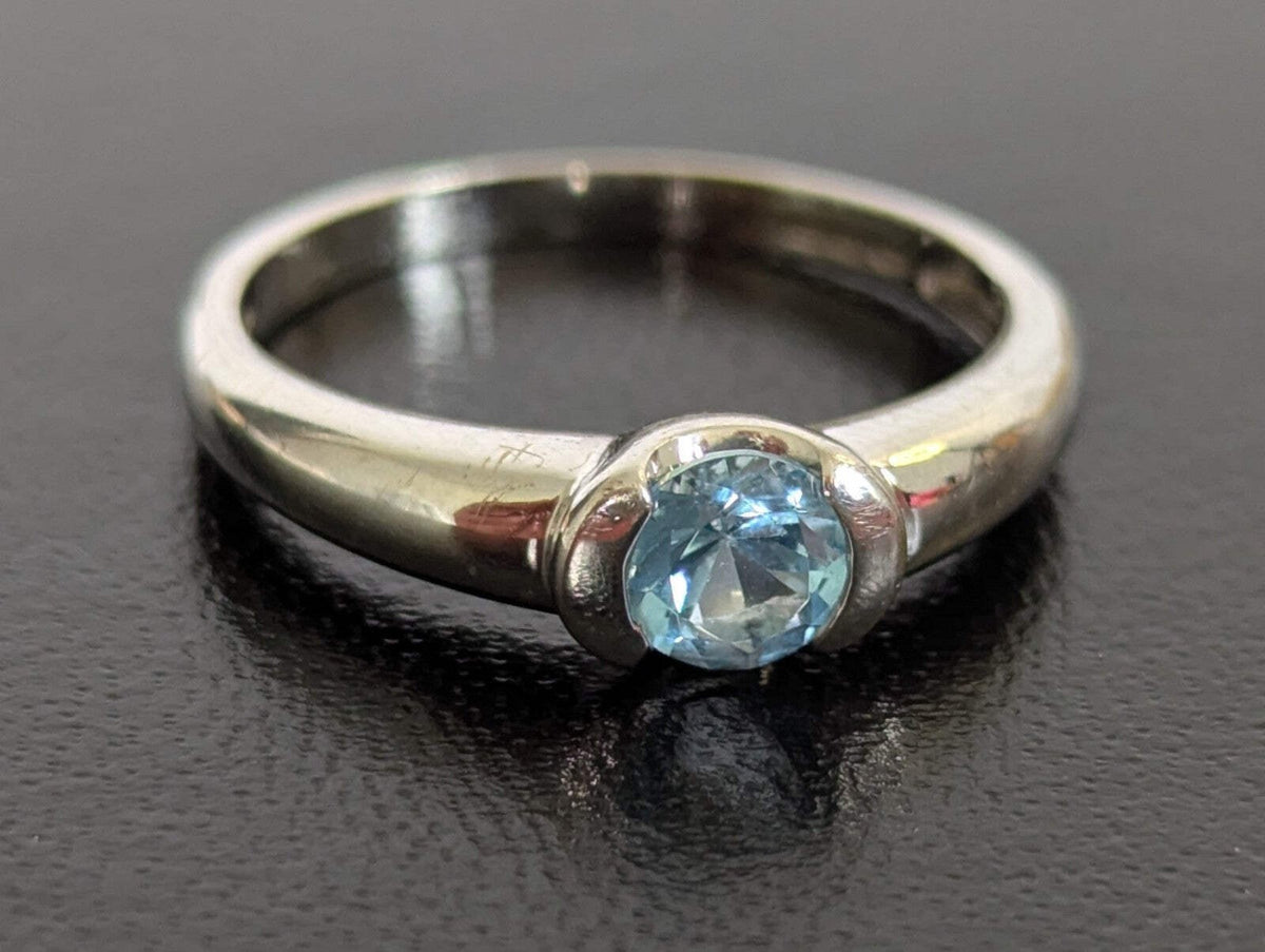 9ct White Gold Blue Topaz Ring Solitaire Hallmarked Size N